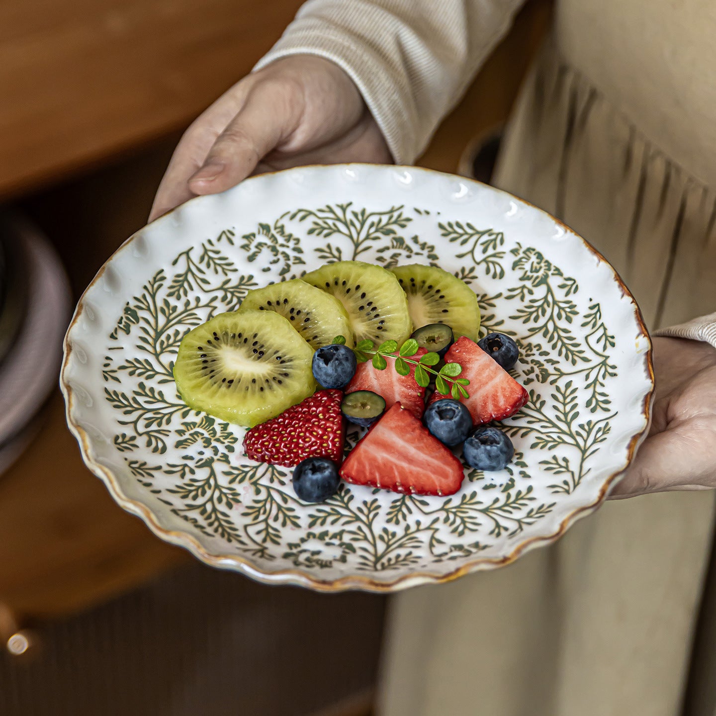 Green Ceramic Plate with Relief Pattern - Elegant French Floral Print Dinner Plate for Brunch, Salad, Fruit & Cake - Microwave & Dishwasher Safe