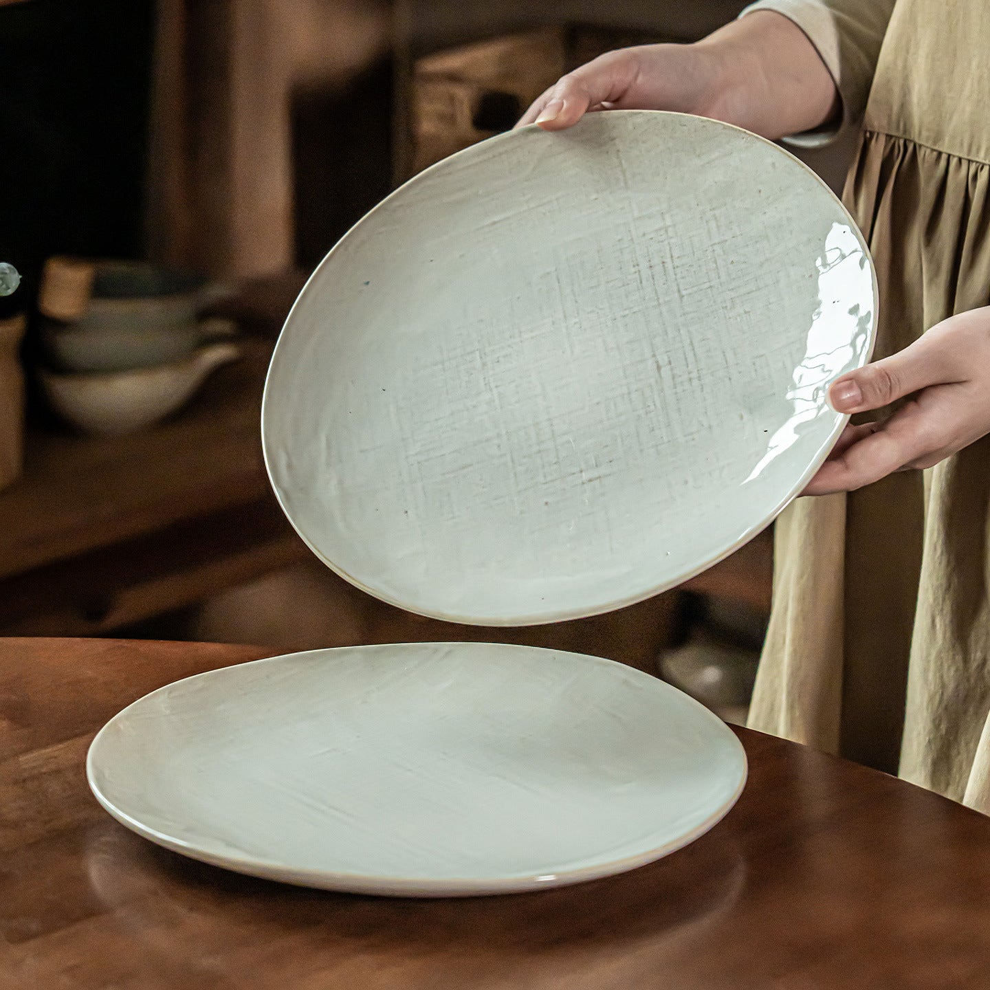 Textured Linen-Look Ceramic Plate, 10.6 inch Large Round Dinnerware, Vintage Style Buffet Serving Dish, Microwave Safe Tableware